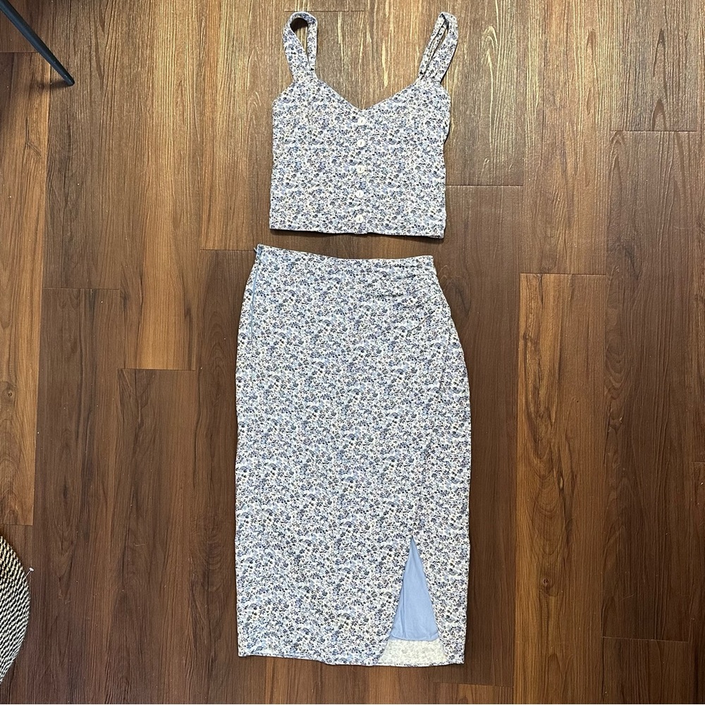 Abercrombie 2 piece floral set - both size Small like new
